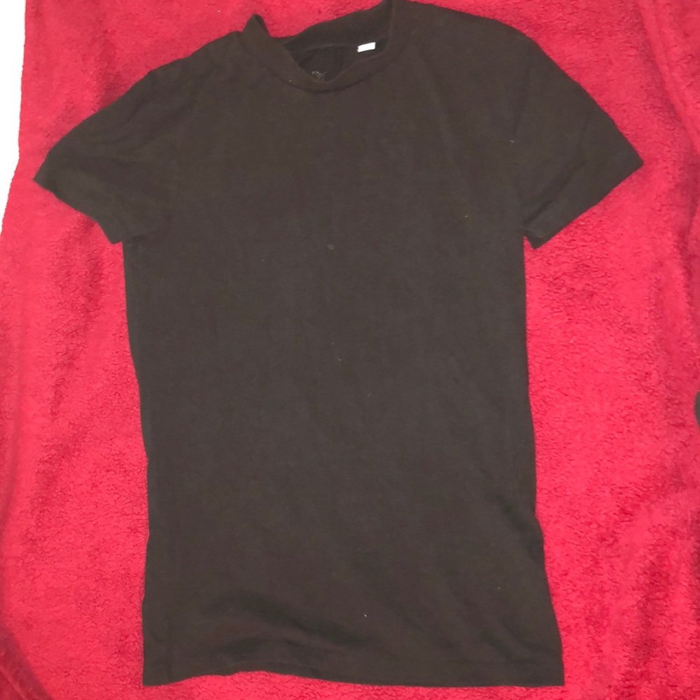 Black crew neck t-shirt